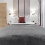 Stylish 2 Bed Split Level Flat