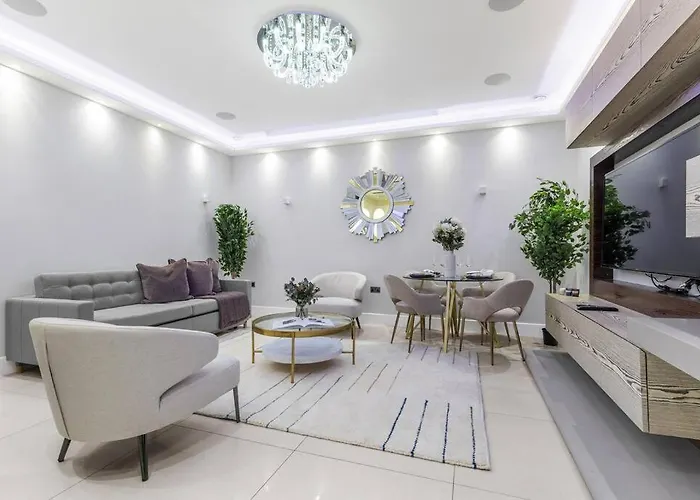Stylish 2 Bed Split Level Flat