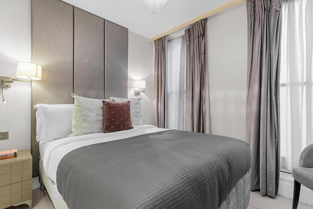 Stylish 2 Bed Split Level Flat Appartamento Londra
