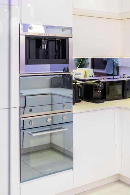 Stylish 2 Bed Split Level Flat *