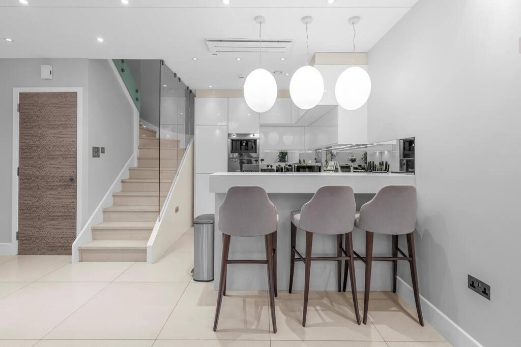 Stylish 2 Bed Split Level Flat