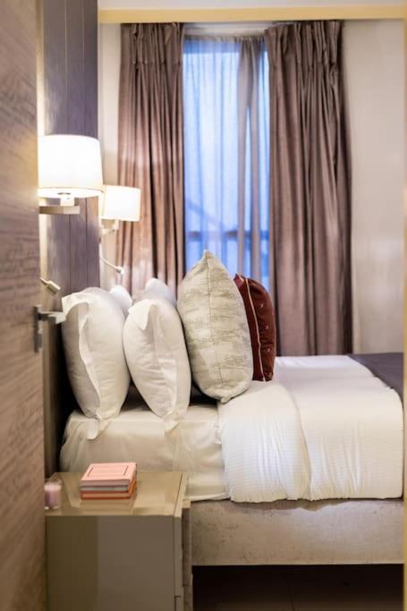 Stylish 2 Bed Split Level Flat Appartamento
