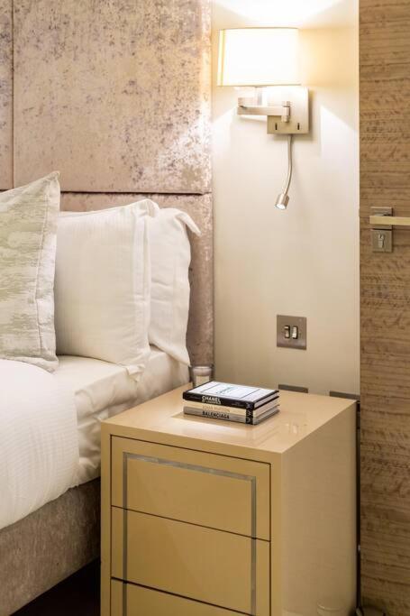 Stylish 2 Bed Split Level Flat Apartment London