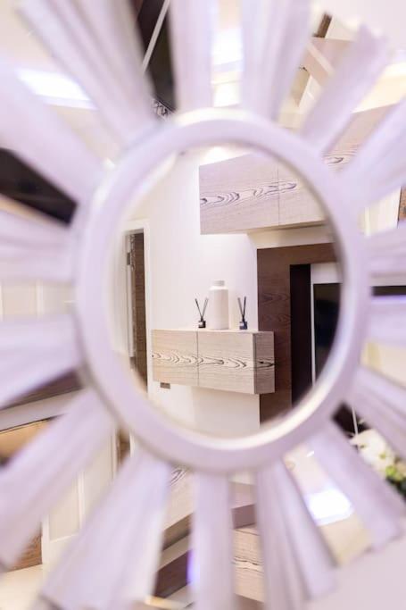 Stylish 2 Bed Split Level Flat * Londra
