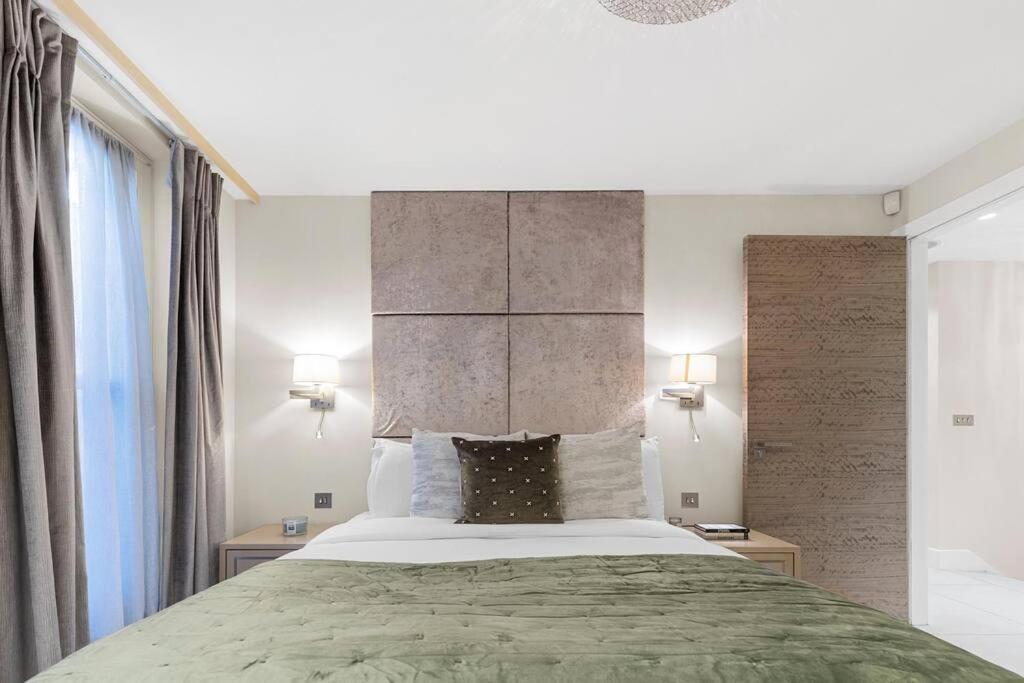 Stylish 2 Bed Split Level Flat Appartamento