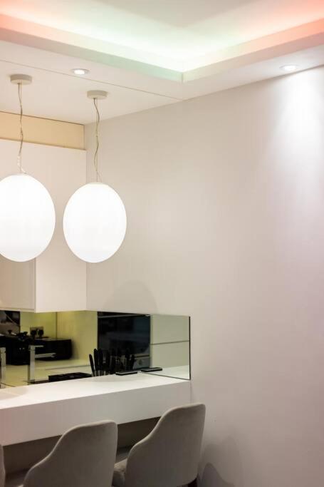 Stylish 2 Bed Split Level Flat * Londra
