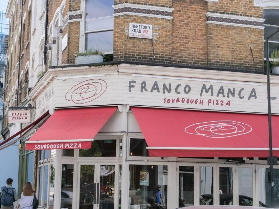 Stylish 2 Bed Split Level Flat Appartamento Londra